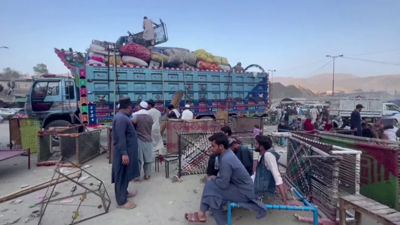 İran, 2 günde 2 bin 600 Afgan'ı sınır dışı etti