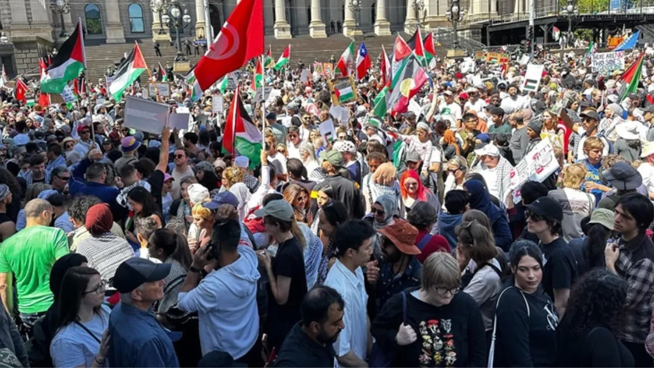 On binlerce kişi, Avustralya'da Refah saldırısını protesto etti