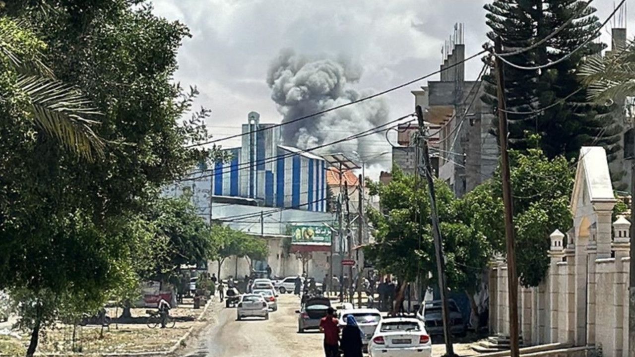 İsrail, Refah Sınır Kapısı'nın Filistin tarafına saldırılar düzenledi