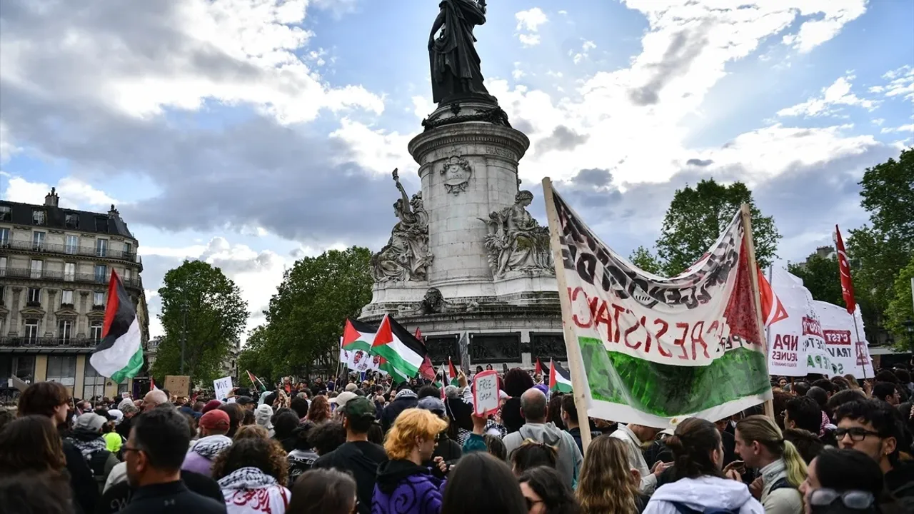 Paris'teki Filistin destekçileri Nekbe'nin 76. yılında gösteri düzenledi