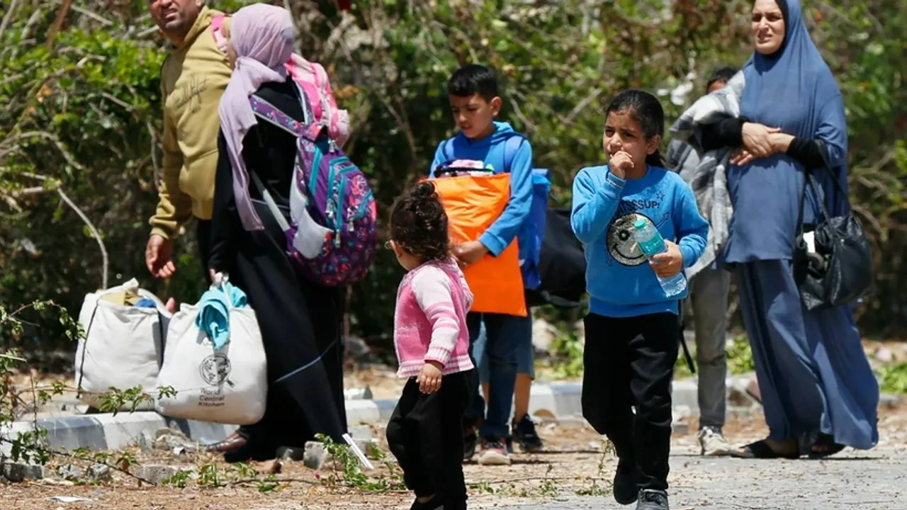 Han Yunus'a göçe zorlanan Filistinliler, su sıkıntısıyla mücadele ediyor