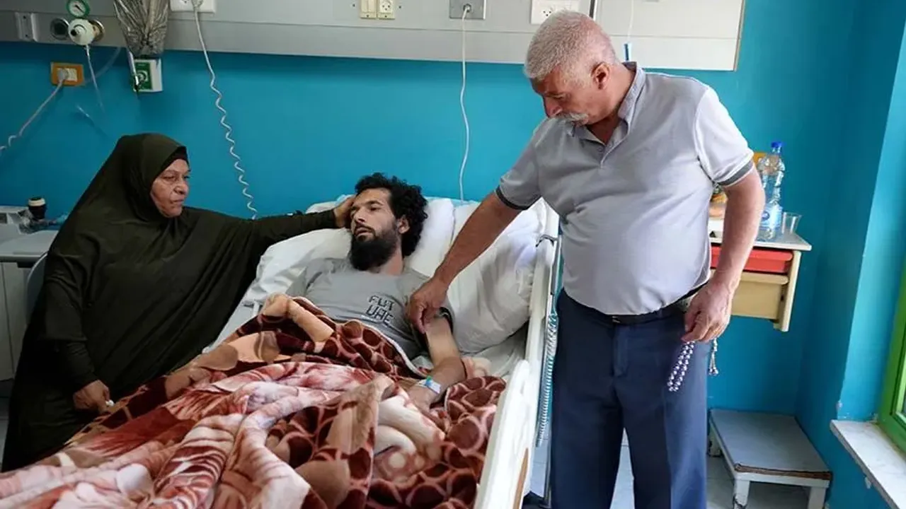 Çeyrek asırlık esaretten sonra özgürlüğüne kavuşan Filistinli baba yıllar sonra ilk kez oğlunu kucakladı