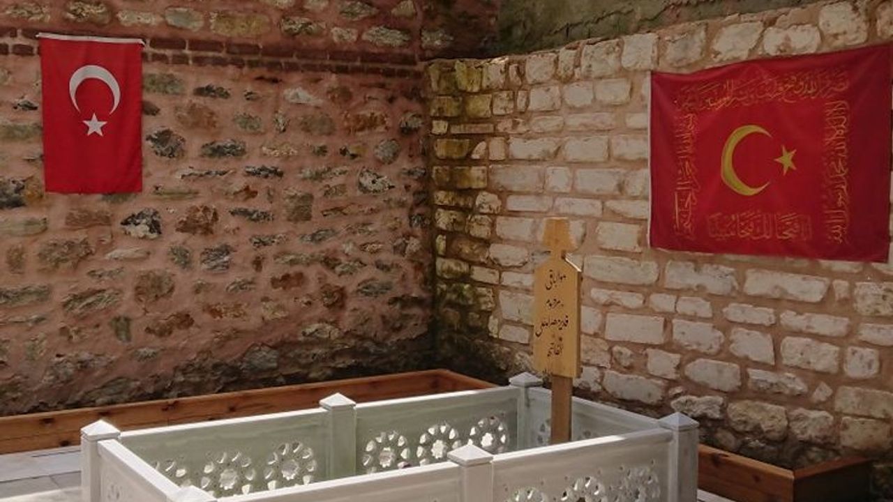 Kadir Mısıroğlu’nun mezarı başında küfürlü saygısızlık!