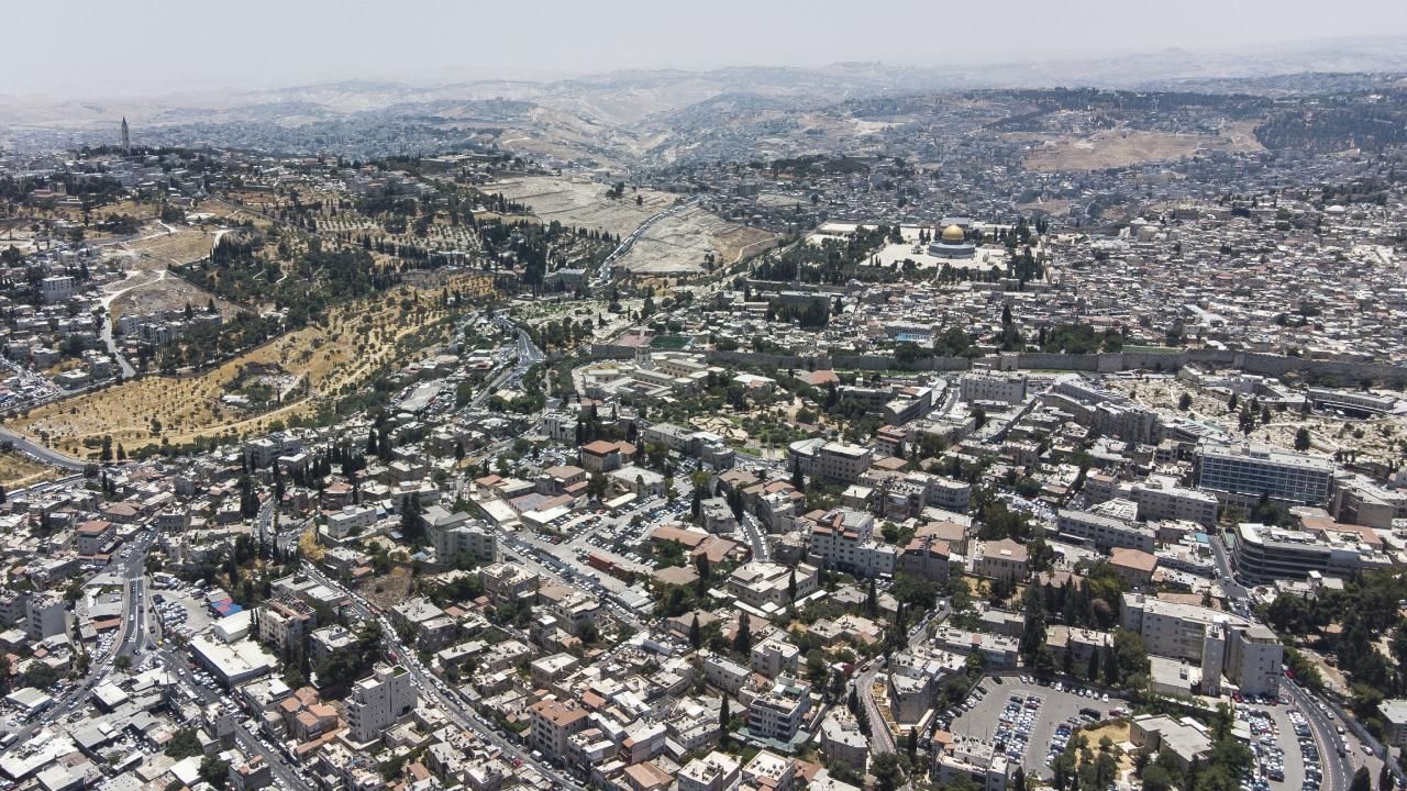 İsrail, Şeyh Cerrah’ı ele geçirmek için tehcire başladı