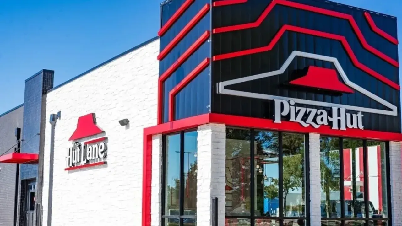 Boykot edilen Pizza Hut, 68 şubesini kapatıyor