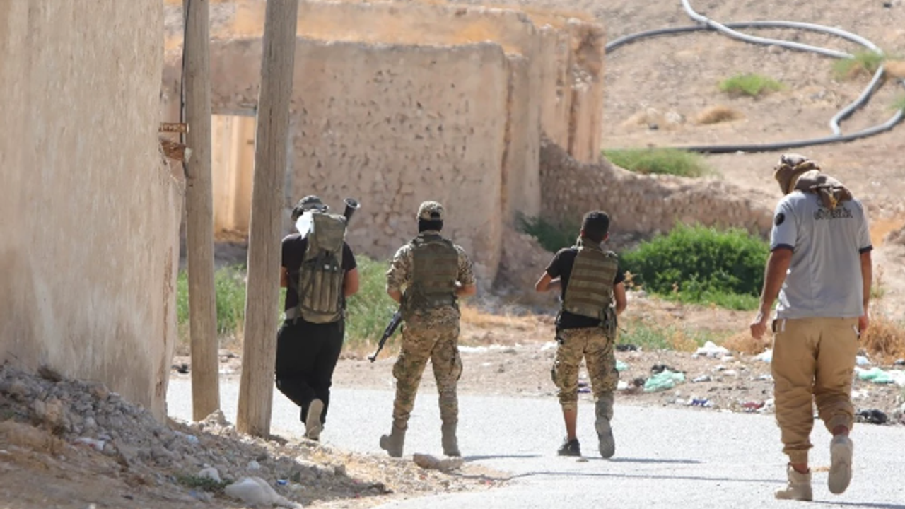 PKK ve Esed'e karşı savaşan Arap aşiretler, Suriye'de hızla ilerliyor