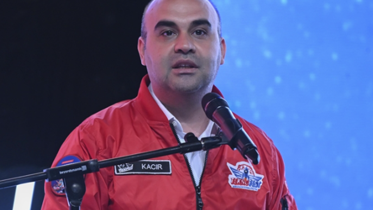 Teknoloji Bakanı Mehmet Kacır "Ay'a sert iniş yapacağız"