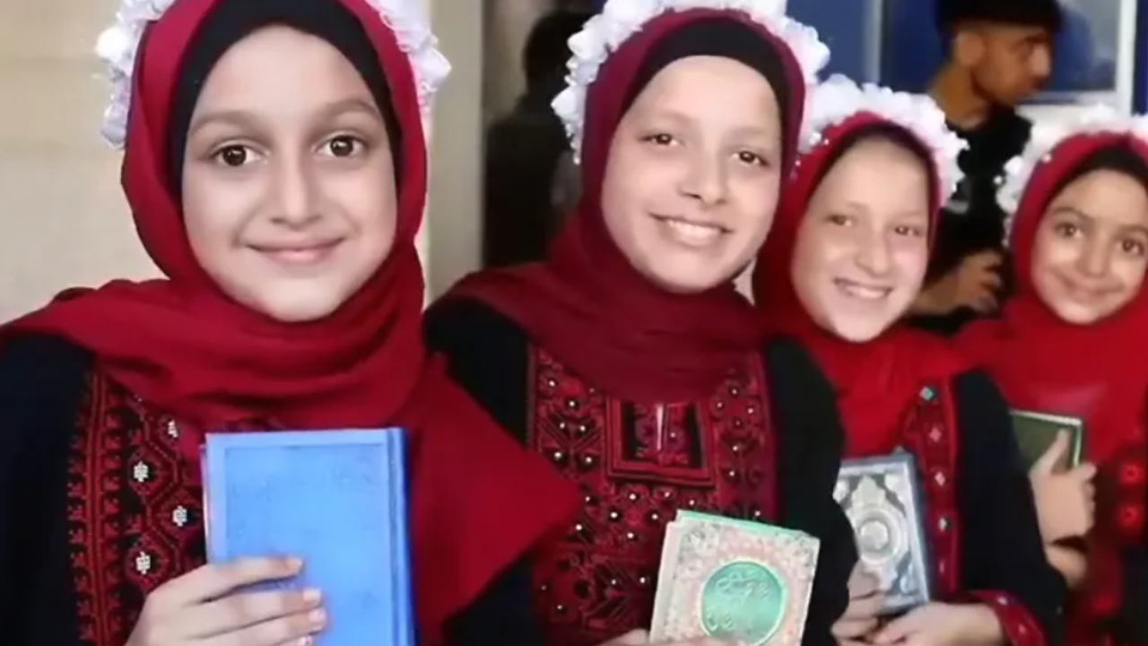Gazze'de 150 Kur'an talebesine hafızlık icazeti verildi