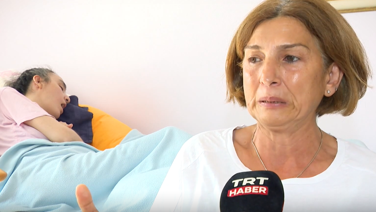 Almanya'da skandal "Özel gereksinimli Müslüman kızı, ameliyat önlüğüyle taburcu ettiler"