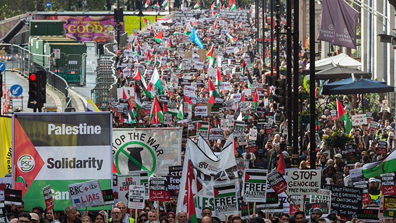 Londra'da Filistin'e destek gösterisi: Başbakanlığa yürüdüler
