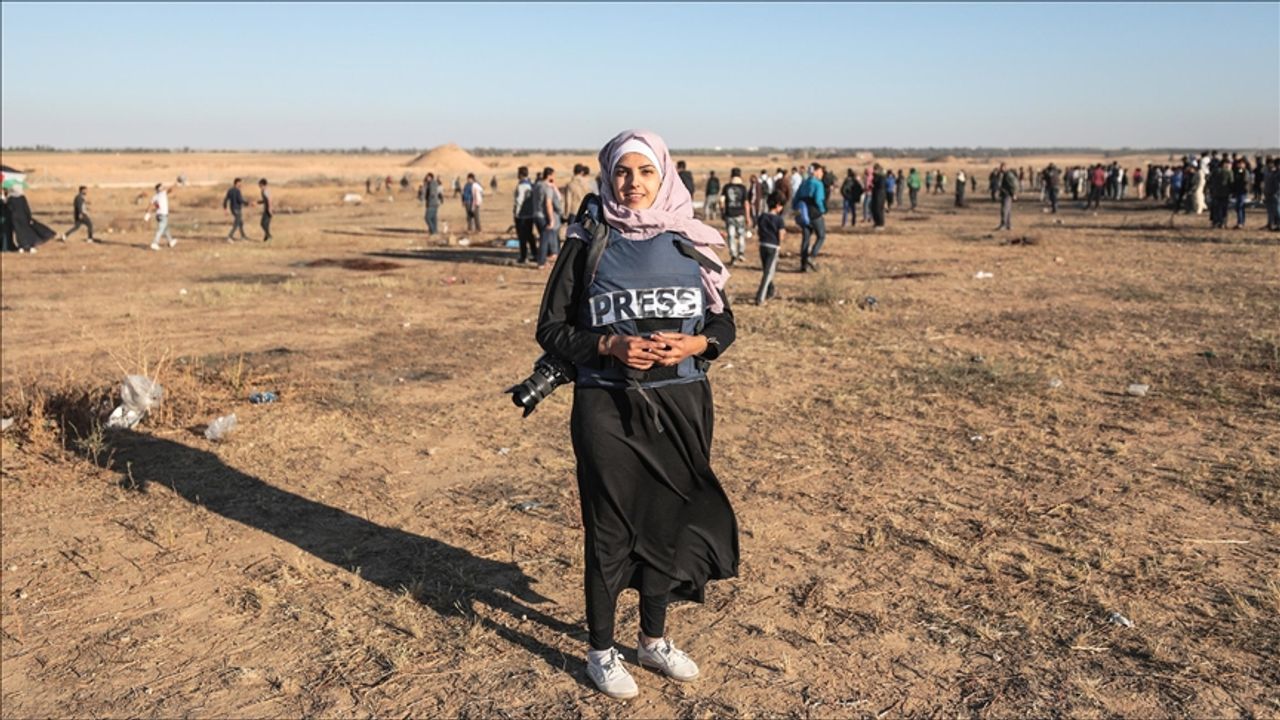 Filistinli aktivist Meryem Ebu Dakka Paris'te gözaltına alındı