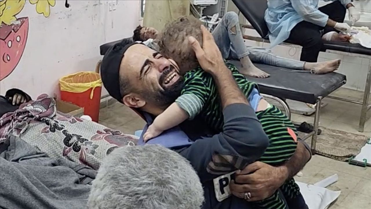 Gazze'de AA kameramanı Muhammed el-Alul, 4 çocuğunu ve 3 kardeşini kaybetti