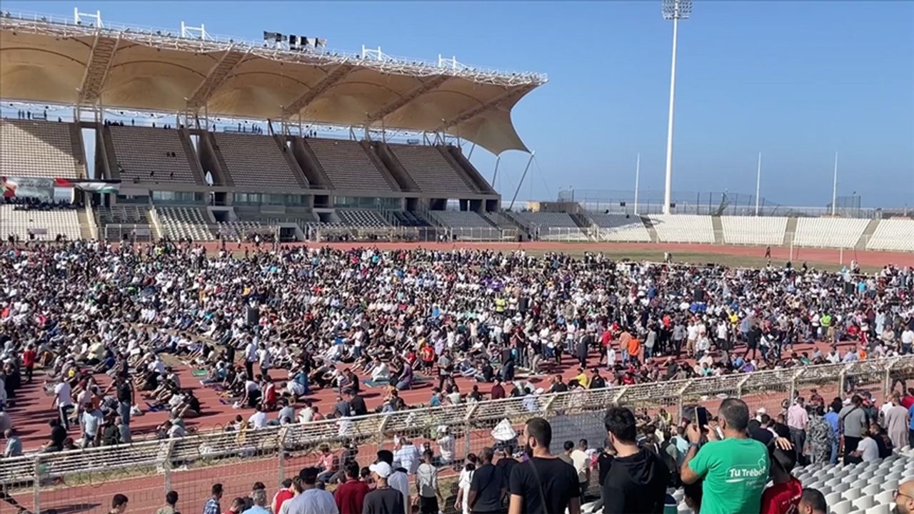 Lübnan'da binlerce kişi, Gazze'deki şehitler için gıyabi cenaze namazı kıldı