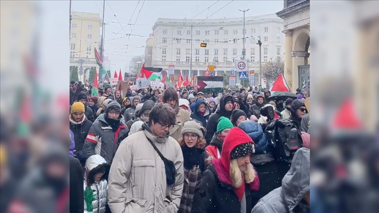 Polonya'da Filistin'e destek yürüyüşü düzenlendi