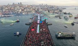 "Şehitlerimize Rahmet, Filistin'e Destek, İsrail'e Lanet" için on binler Galata Köprüsü'nde buluştu