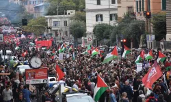 Polisin öğrencilere coplu müdahalesi Roma'da protesto edildi