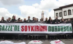 İsrail'in Gazze'ye yönelik saldırıları Hacı Bayram Veli Camisi önünde protesto edildi