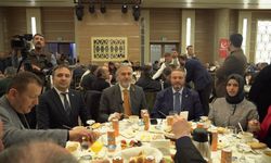 YRP'li Altınöz, "İsrail" çağrılarını unuttu iftarda Fanta içirdi