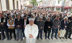 İşgalci İsrail saldırılarında şehit olanlar için Sakarya ve Kocaeli'de gıyabi cenaze namazı kılındı