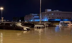 Körfez bölgesinde etkili olan yağışlar birkaç ülkede hayatı olumsuz etkiledi