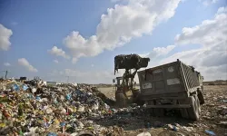 İşgalcilerin saldırılarından kaçanların sığındığı Refah'taki çöpler Filistinlilerin sağlığını tehdit ediyor