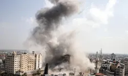 İşgal savaş uçakları Gazze'de sivillerin toplandığı alanı hedef aldı