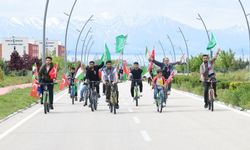 Van'da akademisyen ve öğrenciler İsrail'in saldırılarını protesto etmek için pedal çevirdi