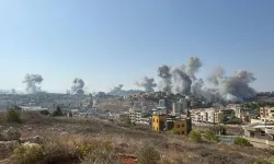 İsrail'in Lübnan'da iki belediye binasını bombalaması sonucu yaşamını yitirenlerin sayısı 16'ya çıktı