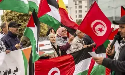 Tunus'ta Gazze'deki sağlık çalışanlarına dayanışma gösterisi düzenlendi