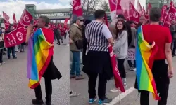 İrfan Değirmenci, 1 Mayıs yürüyüşünde LGBT paçavrası taşıdı