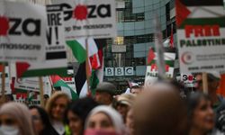 BBC'ye, yayınlarında İsrail'in Gazze soykırımını gizlediği gerekçesiyle protesto