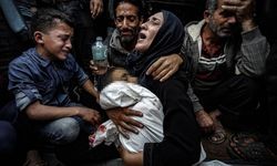 İşgalci İsrailli kadın: Gazze'yi bebeğinden yaşlısına kadar yok etmeliyiz