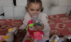 Gazzeli anne: Kızımın nefes alması için plastik şişe kullanıyoruz