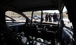 Filistin topraklarını gasbeden İsrailliler, Batı Şeria'da Filistinlilerin araçlarını yaktı