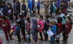 UNRWA: Yüz binlerce Gazzeli iki veya üç günde ancak bir öğün yemek yiyebiliyor