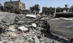 İsrail'in Gazze'de sivillerin toplandığı bir caddede düzenlediği saldırıda 10 Filistinli daha şehit oldu