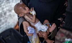 Gazze'nin bebekleri, nişasta ve çemen otu ile besleniyor