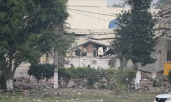 Pakistan Savunma Bakanı Asıf, Hindistan'la gerilimin nükleer savaşa yol açabileceğini söyledi
