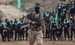 Kneecap, İsrail karşıtı söylemlerinin ardından Hamas'ı desteklemediğini belirtti
