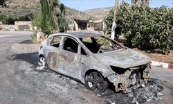 Filistin topraklarını gasbeden İsrailliler, Batı Şeria'da Filistinlilere ait 15 aracı ateşe verdi