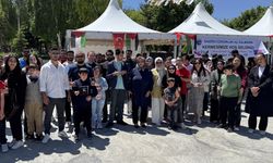 Ardahan'da öğrenciler Gazze'ye destek için kermes düzenledi