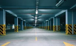 İsrail, füze korkusuyla Kudüs'te otoparkları sığınağa çeviriyor