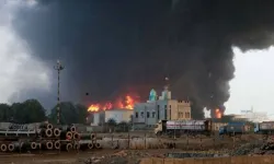 İsrail, Yemen'in Hudeyde Limanı’na saldırdı ve abluka tehdidinde bulundu