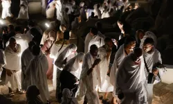 Hacılar, Arafat'ta dua ve ibadet için toplandı