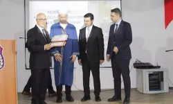 Cezaevinde 12 ayda Kur'an-ı Kerim'i ezberleyen hükümlü hafızlık belgesini aldı