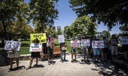 İsrailli aktivistler, Gazze'deki ABD-İsrail güdümlü vakfı ABD Konsolosluğu önünde protesto etti