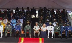 Fransa, Senegal'deki üslerini yetkililere teslim etti