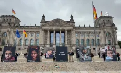 Berlin'de, Gazzeli çocukların fotoğrafları Federal Meclis'in önünde sergilendi