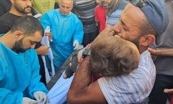 Gazze'de bebeği açlıktan şehit olan baba: Kızım açlıktan ağlıyordu ve ben çaresizdim