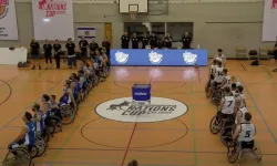 İngiliz sporcular, İsrail marşına sırt döndü